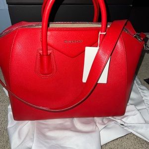 Givenchy Medium Antigona bag
Great Condition